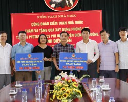 Công đoàn kiểm toán nhà nước thăm và tặng quà xây dựng phòng học trường PTDTBT - THCS Phì Nhừ huyện Điện Biên Đông